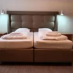 Kamienica Bankowa Bed & Breakfast 3*