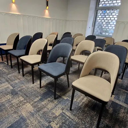 连排砖石公寓班科瓦酒店 3* 波兹南