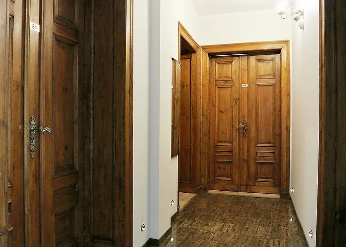 连排砖石公寓班科瓦酒店 3*